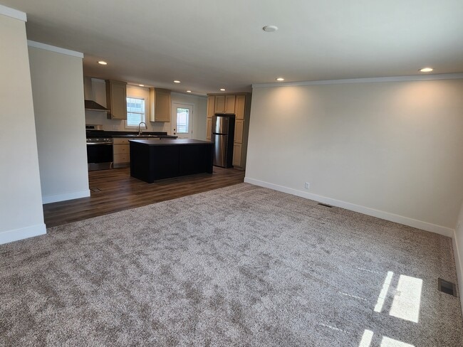 Building Photo - 498 Vermont