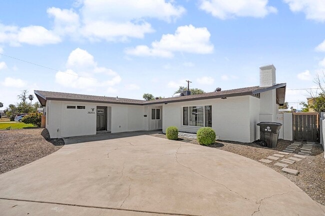 Photo - 3820 Grandview: Spacious 4-bedroom, 2-bath home with large bedrooms and no carpet