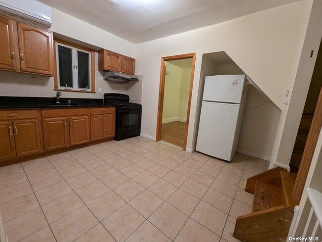 Photo - 61-39 136th St Apartamento Unidad 2 fl