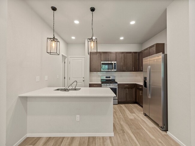 Beautiful 3 Bed 2.5 Bath Townhome in North... - Beautiful 3 Bed 2.5 Bath Townhome in North...