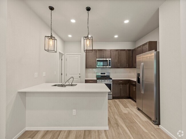 Building Photo - Beautiful 3 Bed 2.5 Bath Townhome in North...