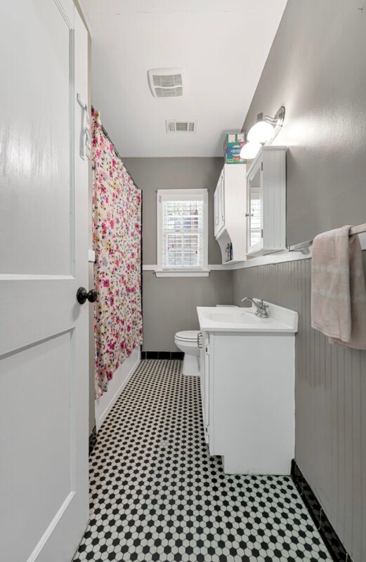 Photo - 2766 Union Ave