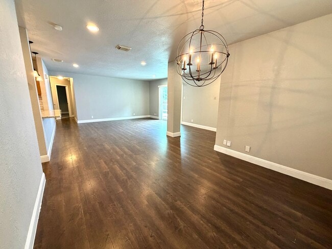 Photo - 3 bed 2 bath in Heritage Park