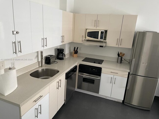 Building Photo - 1600 Euclid Ave Unit 201