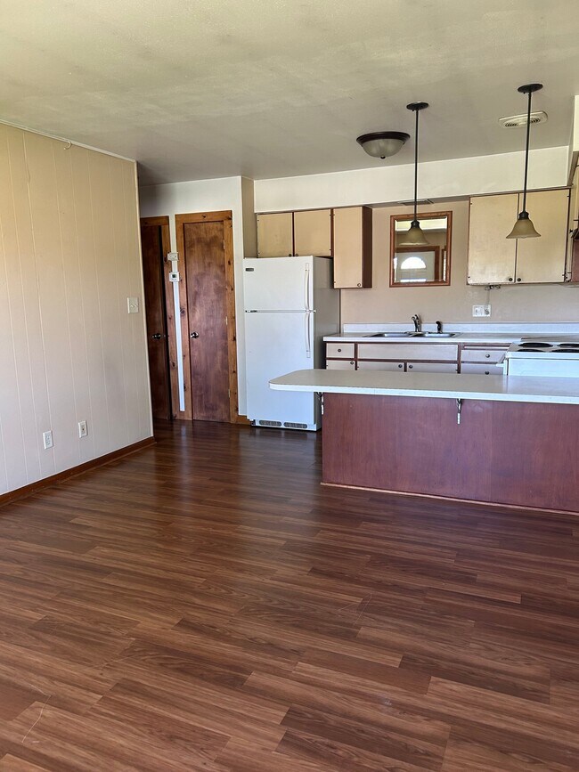 Photo - 608 19th Ave W