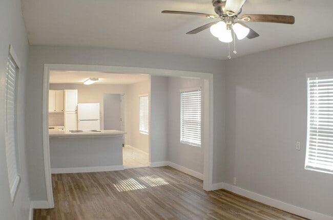 Photo - 105 E Waring St