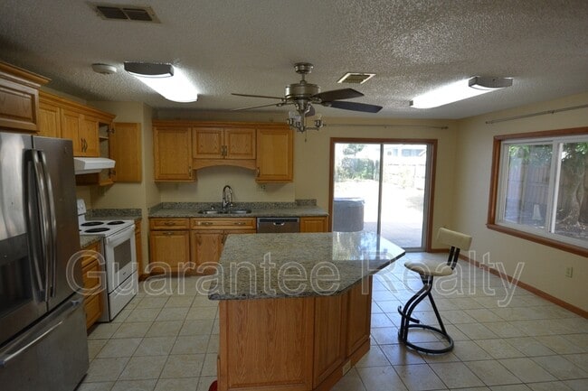 Photo - 541 Carey Pl