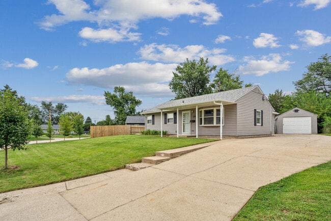 Photo - 2417 Illinois St SW