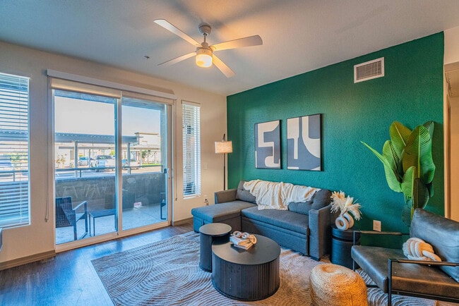 Photo - 9600 W Georgia Ave Unidad ID1369230P