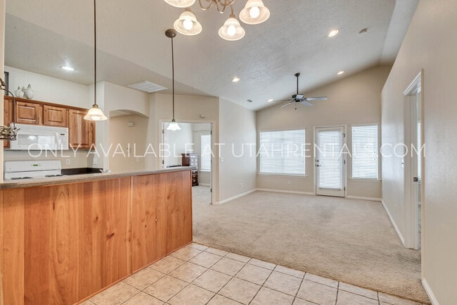 Building Photo - 1145 Canyon Meadow Dr