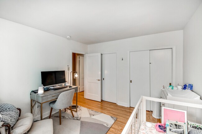 Photo - 2323 Locust St