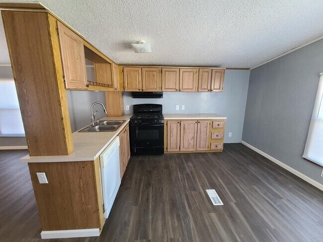 Photo - 700 W Ridgeway Ave