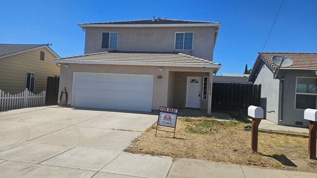 Building Photo - Three Bedroom Two and a half bath house, 2 car garage, central air. Available now.