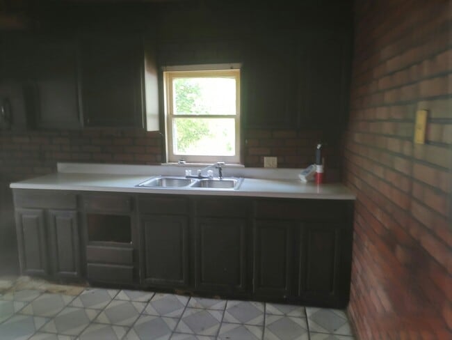Photo - 909 Fairland St