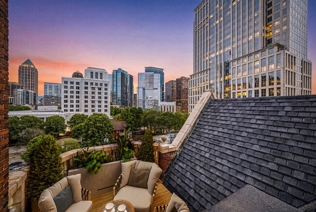 Photo - 81 Peachtree Pl NE