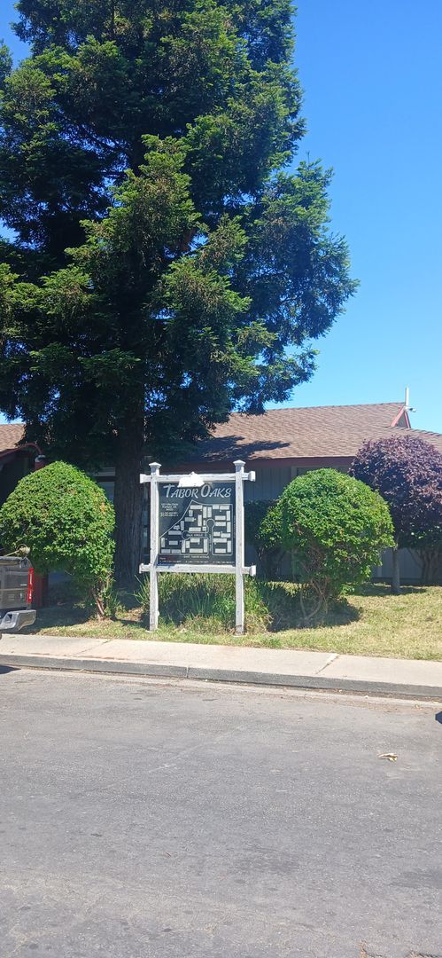 Photo - Tabor Oaks