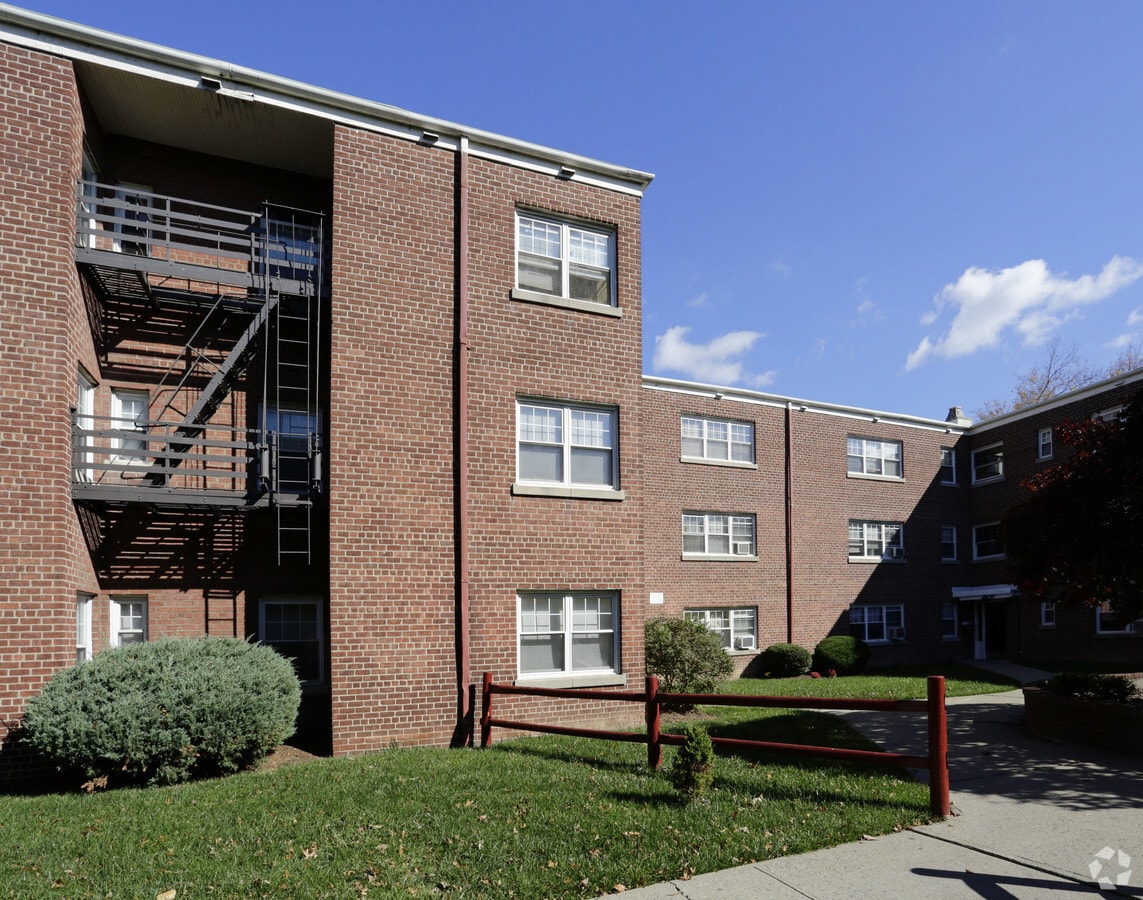Arlington Court Apartments - Arlington Court Apartments