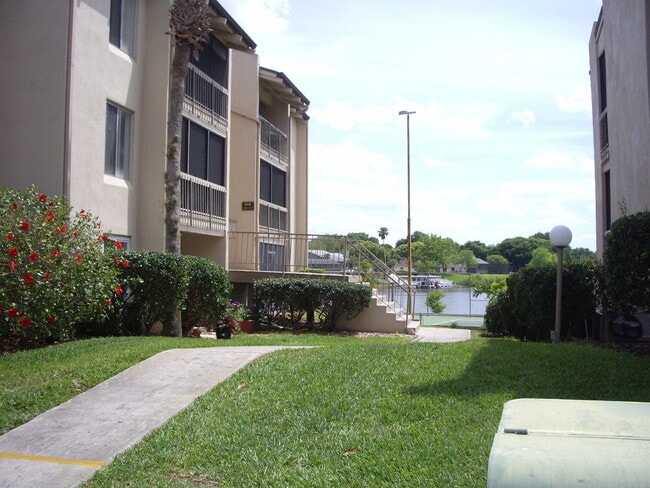 Building Photo - 618 Orange Dr Unit 618 Orange Drive #212
