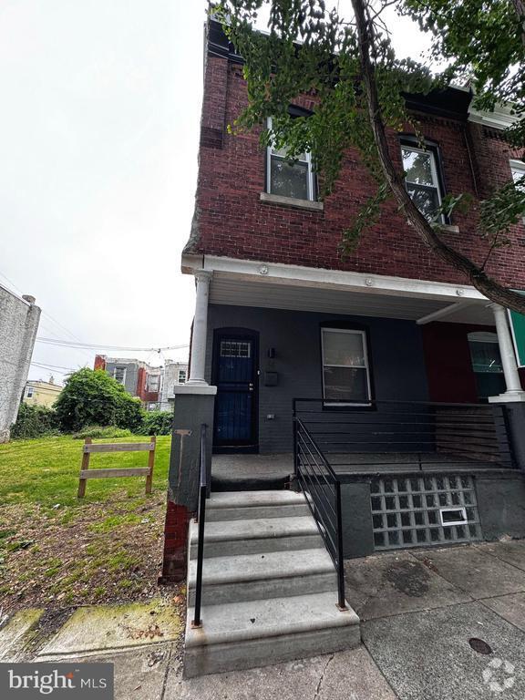 Building Photo - 31 S Salford St Rental