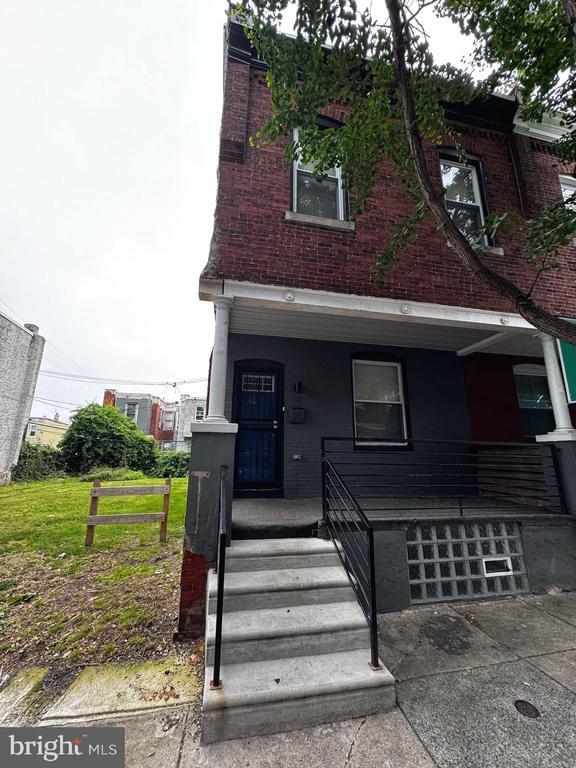 Building Photo - 31 S Salford St Rental