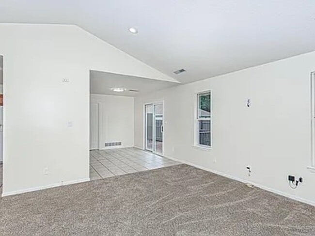 Photo - Great 3 Bedroom Home In South Columbia!