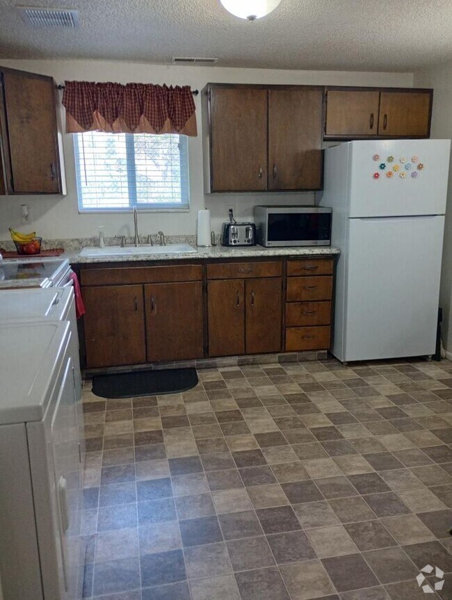 Building Photo - Cozy 2 Bedroom in Downtown Provo Unit #4 Rental