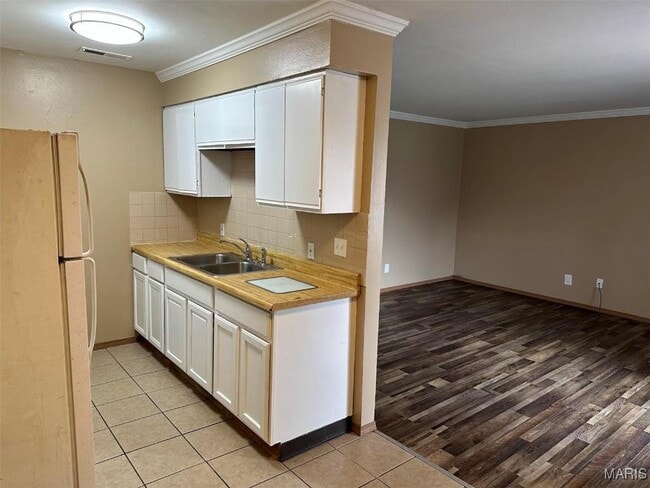 Photo - 101 W 5th St