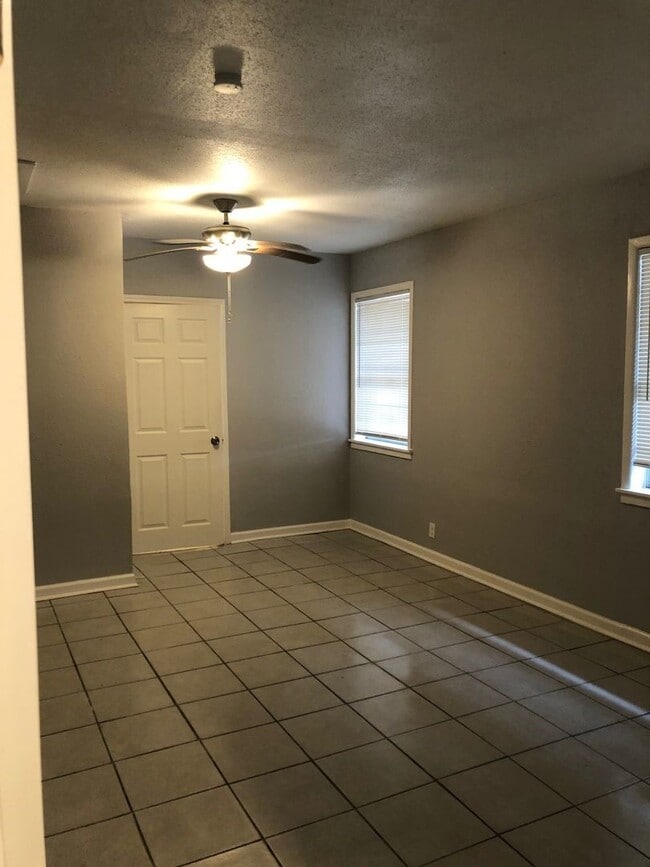 Photo - 503 Willow Ave