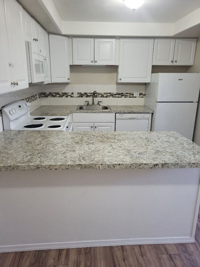 Photo - Charming Two Bedroom Lower Level Flat Close to Downtown Vancouver Unit 2815 L