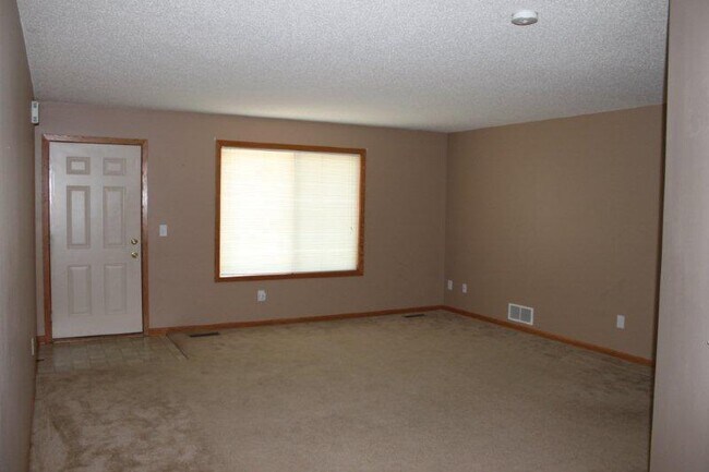 Photo - 3 Bedrooms, 1 Bathroom Single Family Home on End in Brainerd, MN w/2 car attached garage