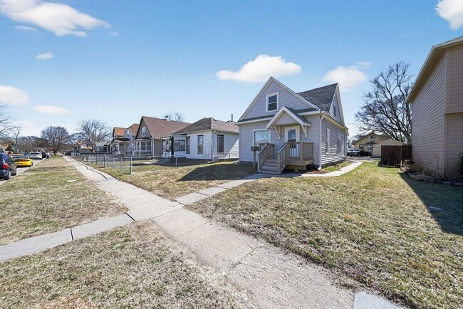 Building Photo - 2117 6th Ave