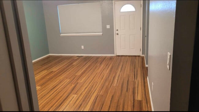 Photo - 826 W Kinghorn Dr