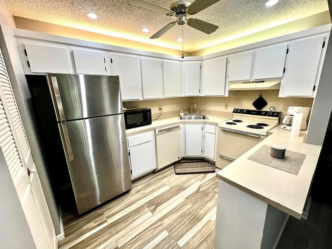 Photo - 408 Pine Glen Ln