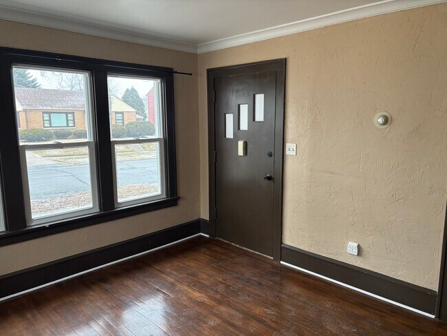 Front door to living room - 1711 N 19th St Unit 1711 Lower