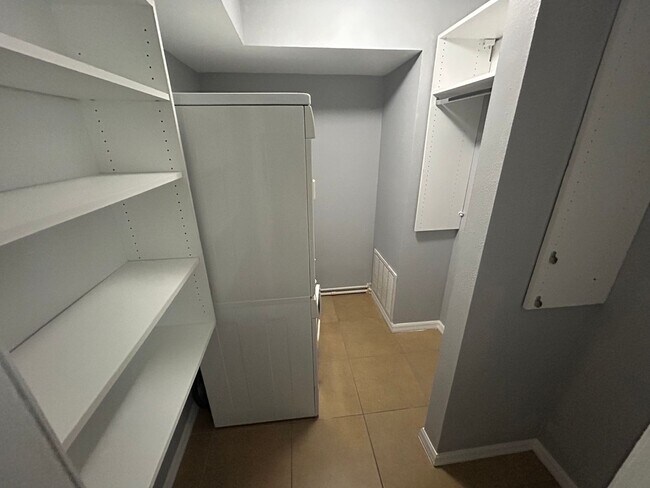 Photo - Amazing upstairs unit available, centrally located in Sarasota's best area. Unit 2066