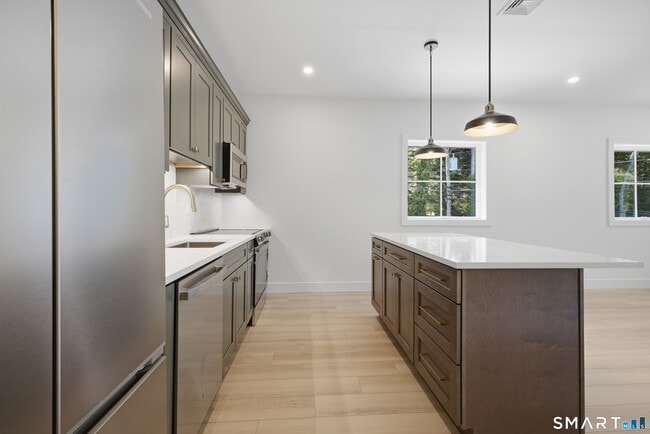 100 W Main St Unit B