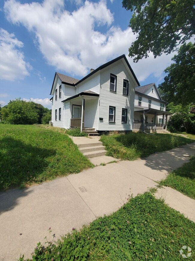 Building Photo - 1623 N 14th St Rental