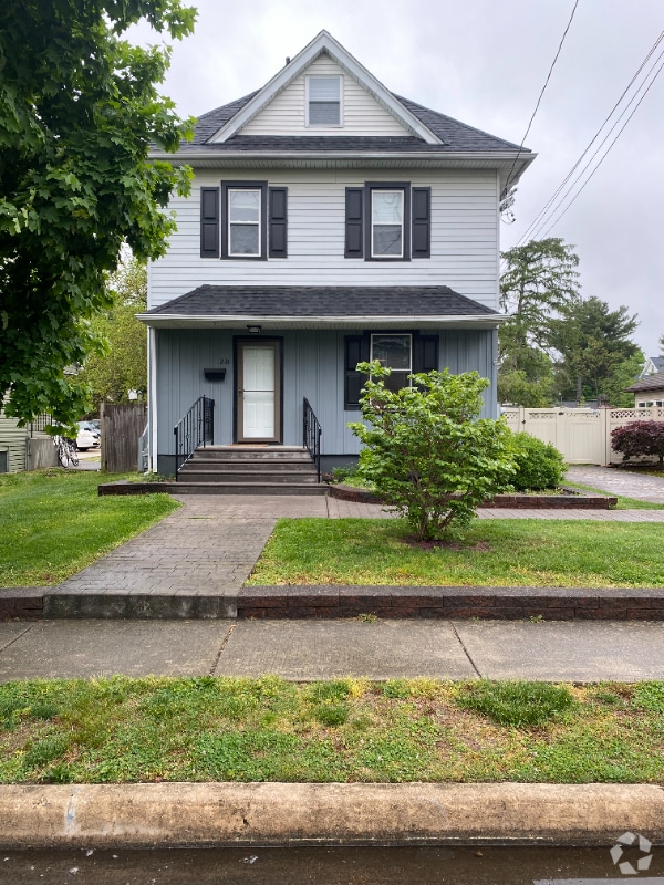 Building Photo - 221 Dickinson Rd Rental