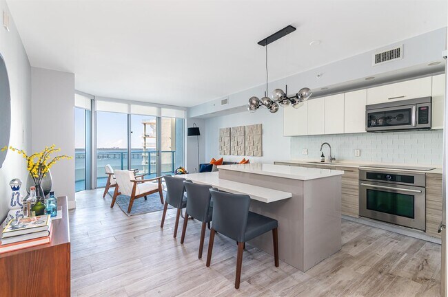 Building Photo - 1300 Brickell Bay Dr Rental