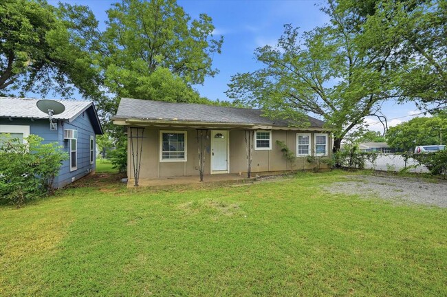 Photo - 2112 W Bond St