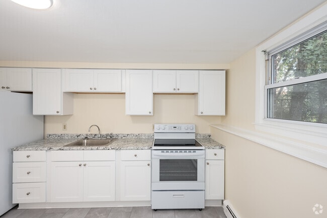 2BR, 1BA - 757SF - Kitchen - Quarry Stone Apartments