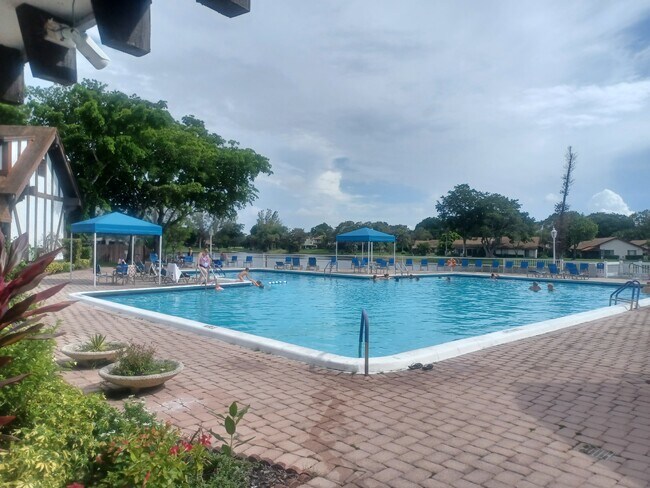 Photo - 3710 Inverrary Dr Unit 3A