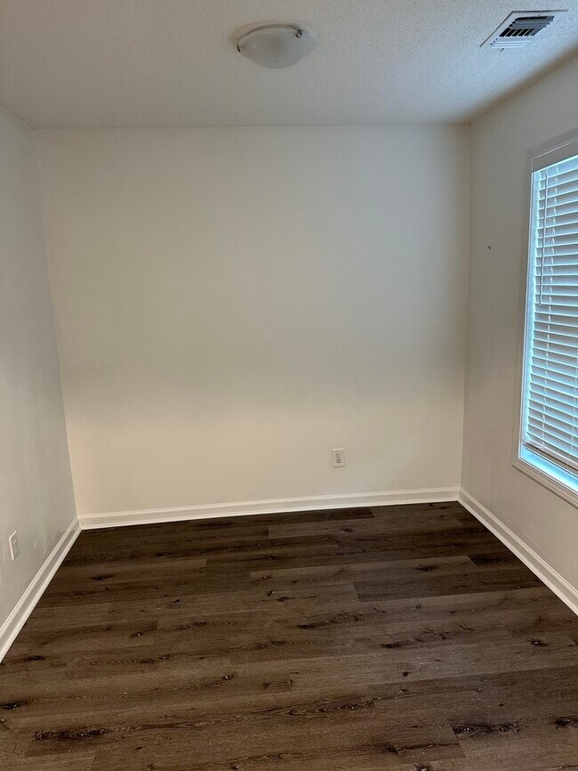 Photo - 105 Crestfield Cir
