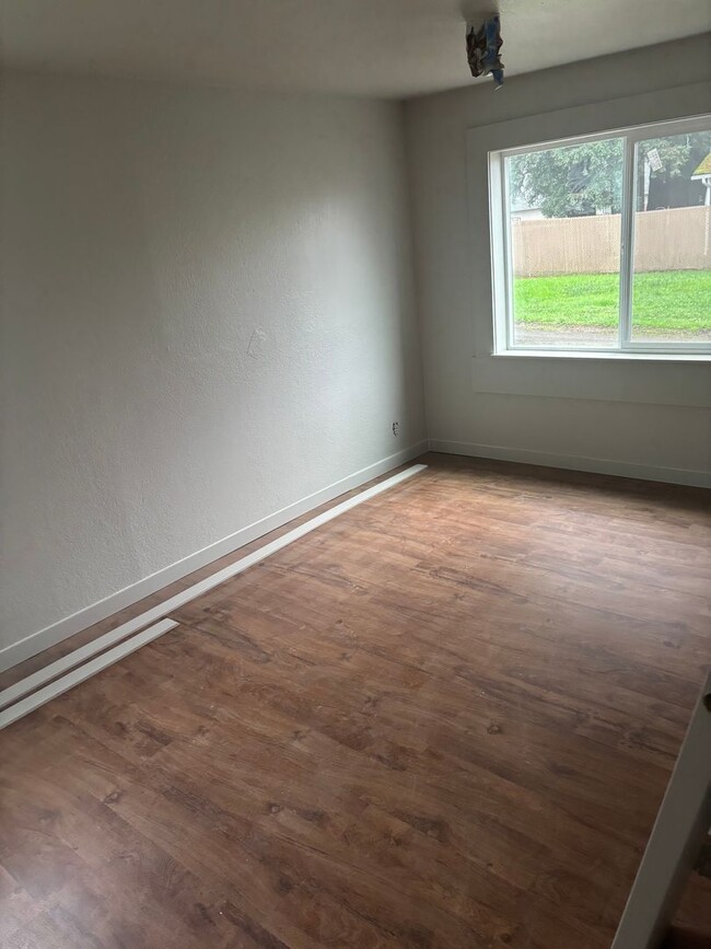 Photo - 148-150 Gregory Dr Unit 148 SE Gregory Drive