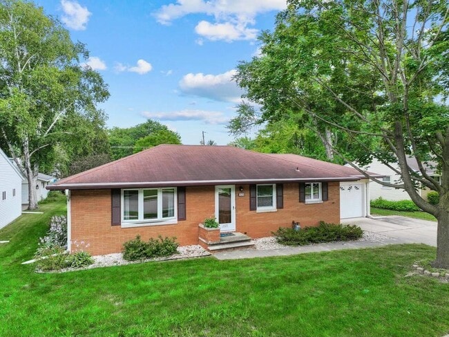 Photo - 1523 Pilgrim St