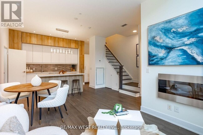 Photo - 508 Wellington St W