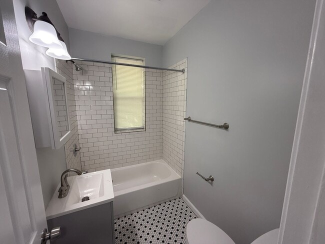 Photo - 1612 E Street NE Unidad 1