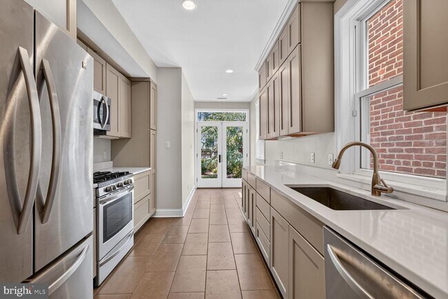 Photo - 1537 5th St NW
