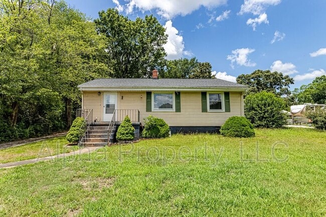 Building Photo - 213 Donnan Rd