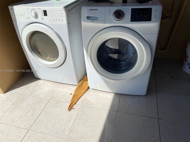 Photo - 141 SW 33rd Ave Unit 1